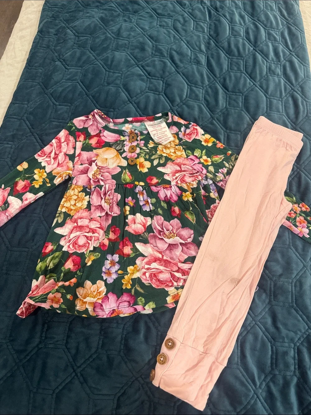 Posh Peanut Green Floral Top with Pink Leggings